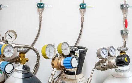 用于校准设备制造的介质：洁净空气和氮气: