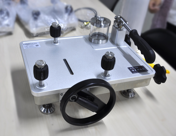 江西巍华化学选择2024澳门原料网压力温度校验设备