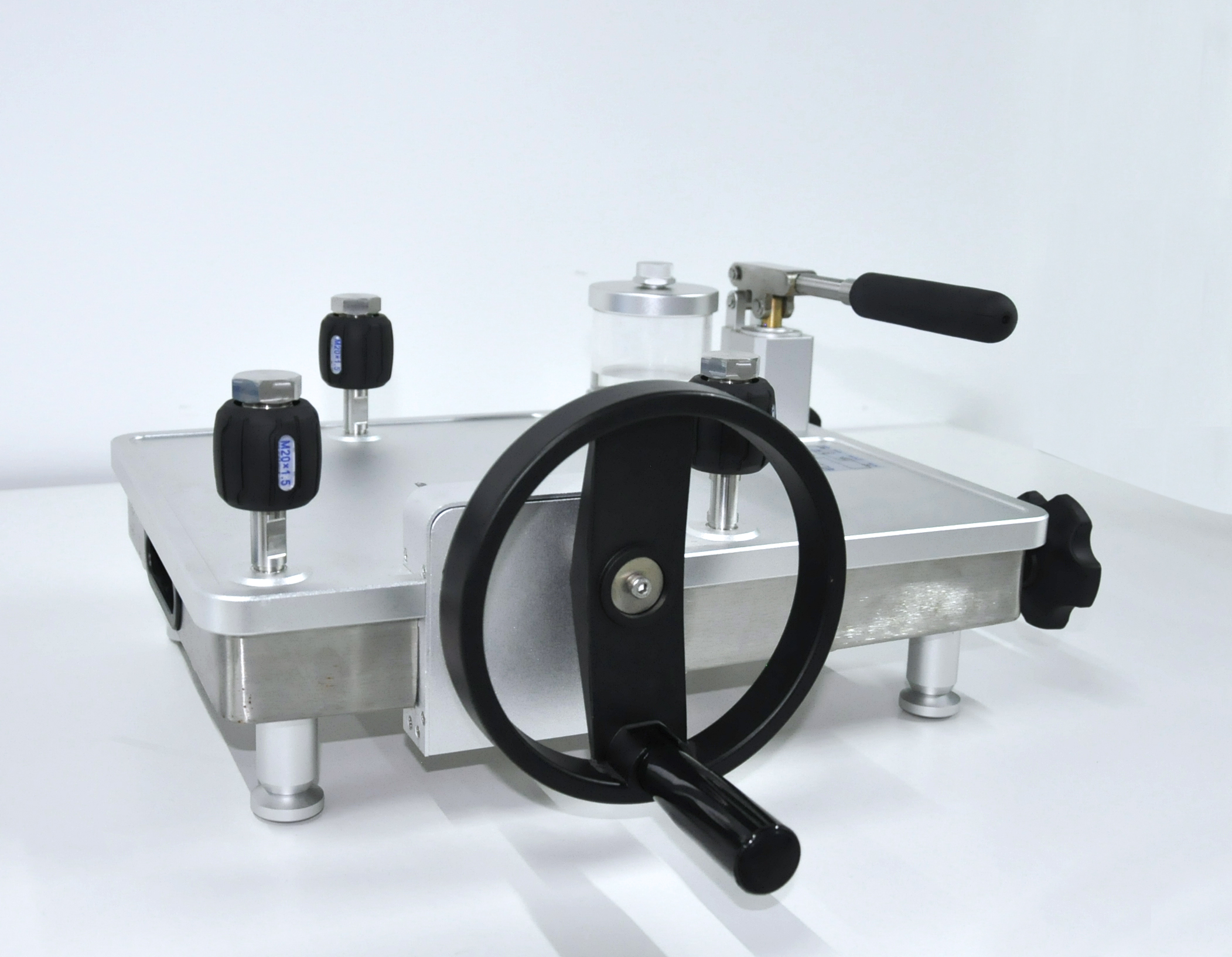 压力校验台：污水厂压力仪表的校准与安全保障