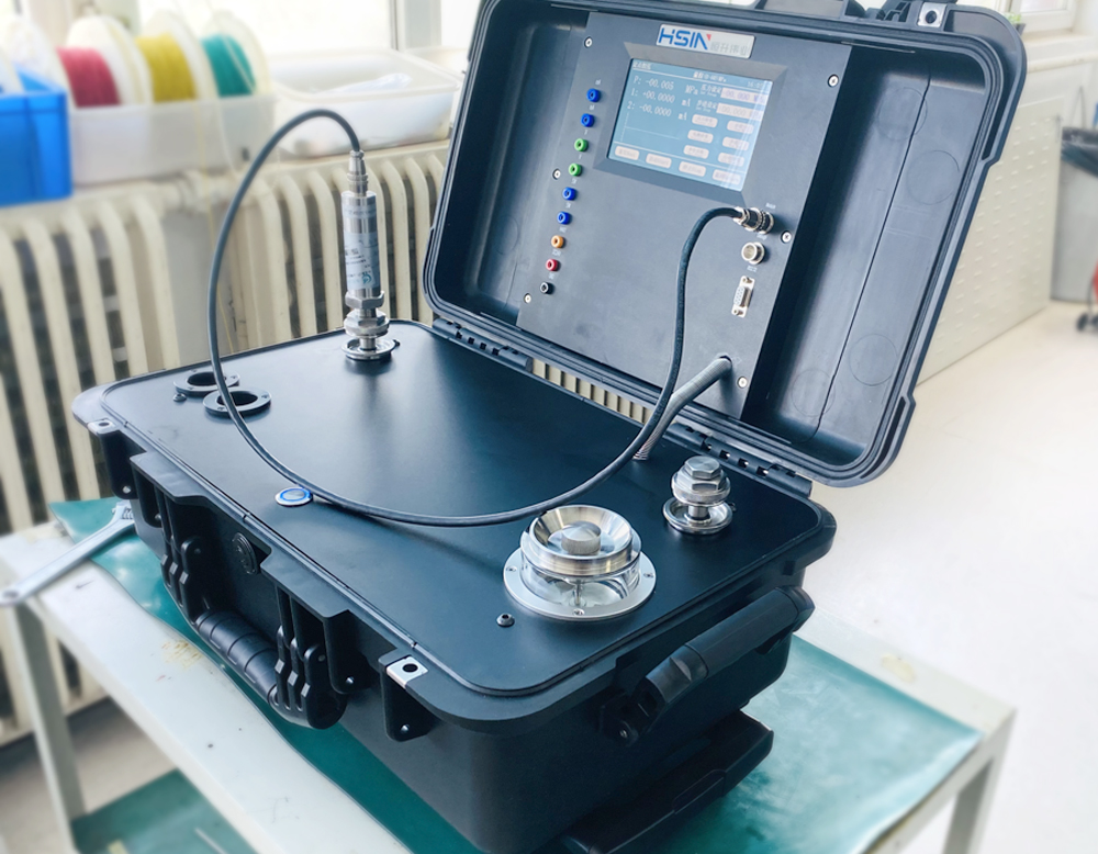 压力校验仪：提升水泥生产压力表准确性