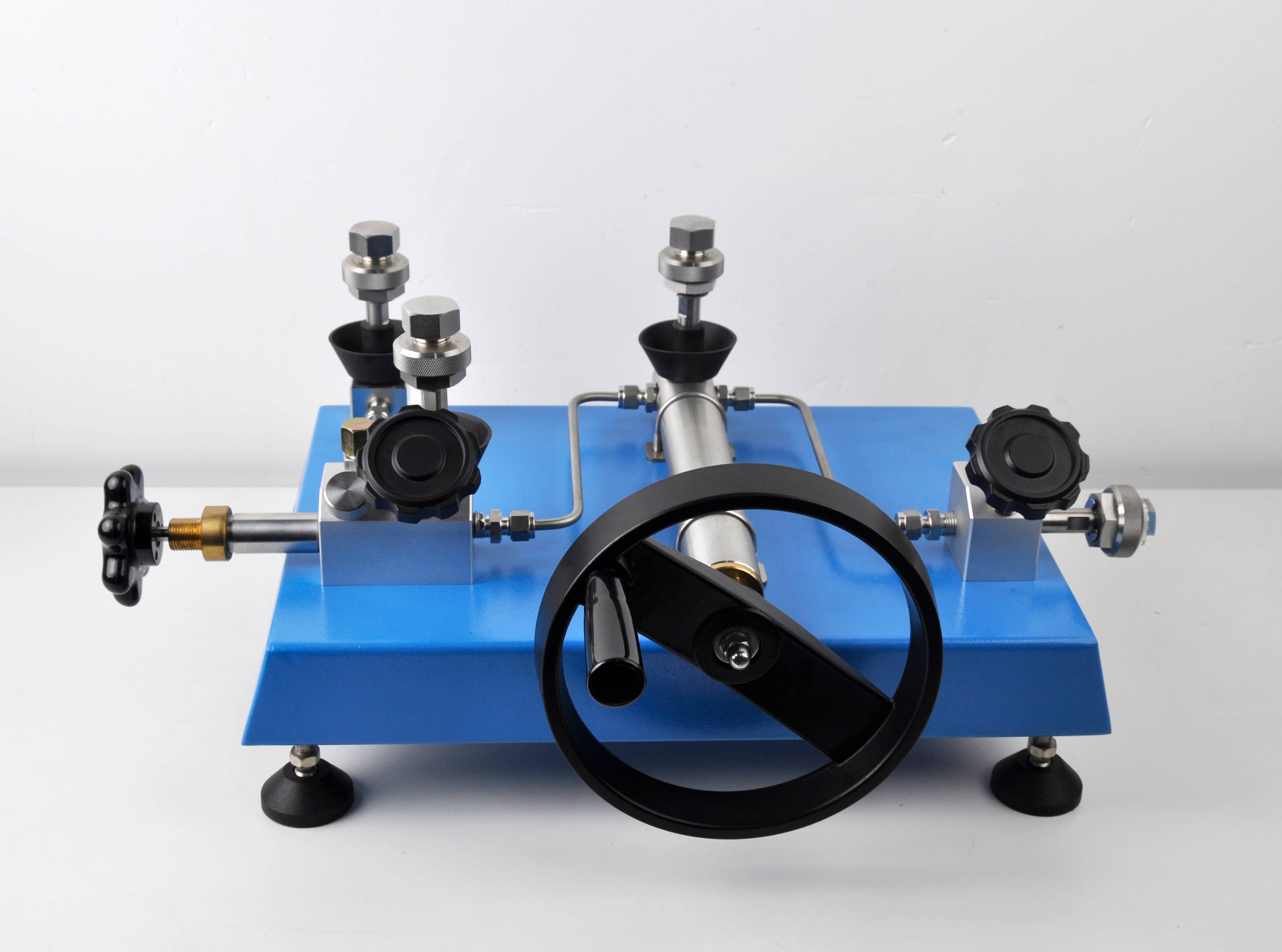 气体减压器校验难题如何破局？2024澳门原料网气瓶减压器校验器提供一站式解决方案