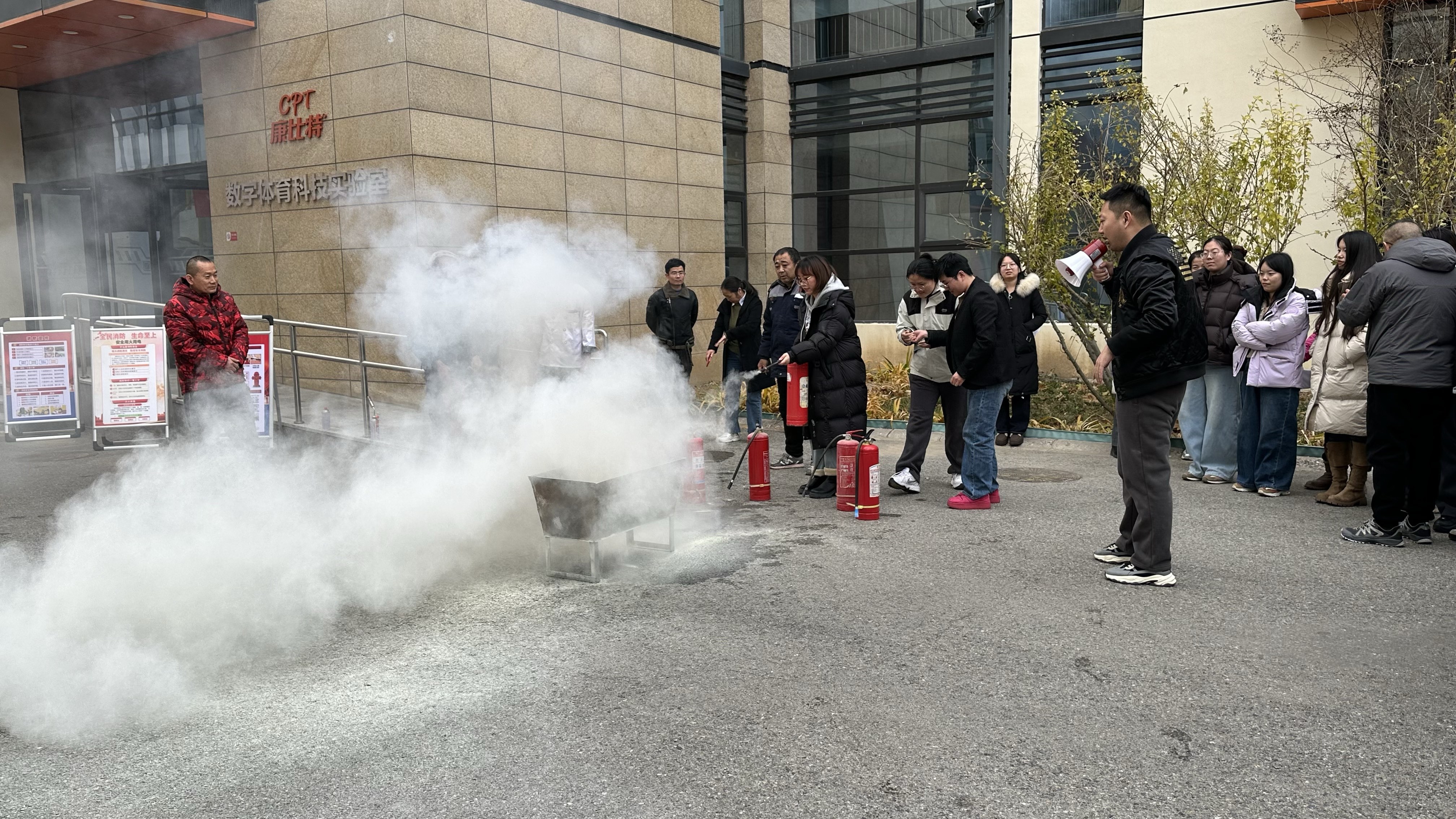 2024澳门原料网组织全员消防疏散演练2