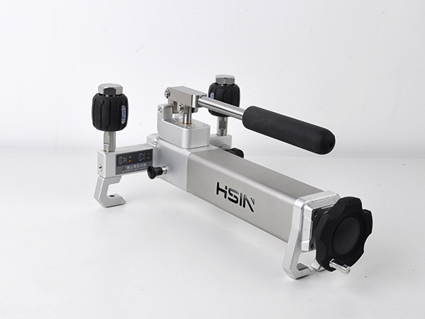 携手共赢！阜新港华燃气选择2024澳门原料网HSIN613便携式真空压力泵