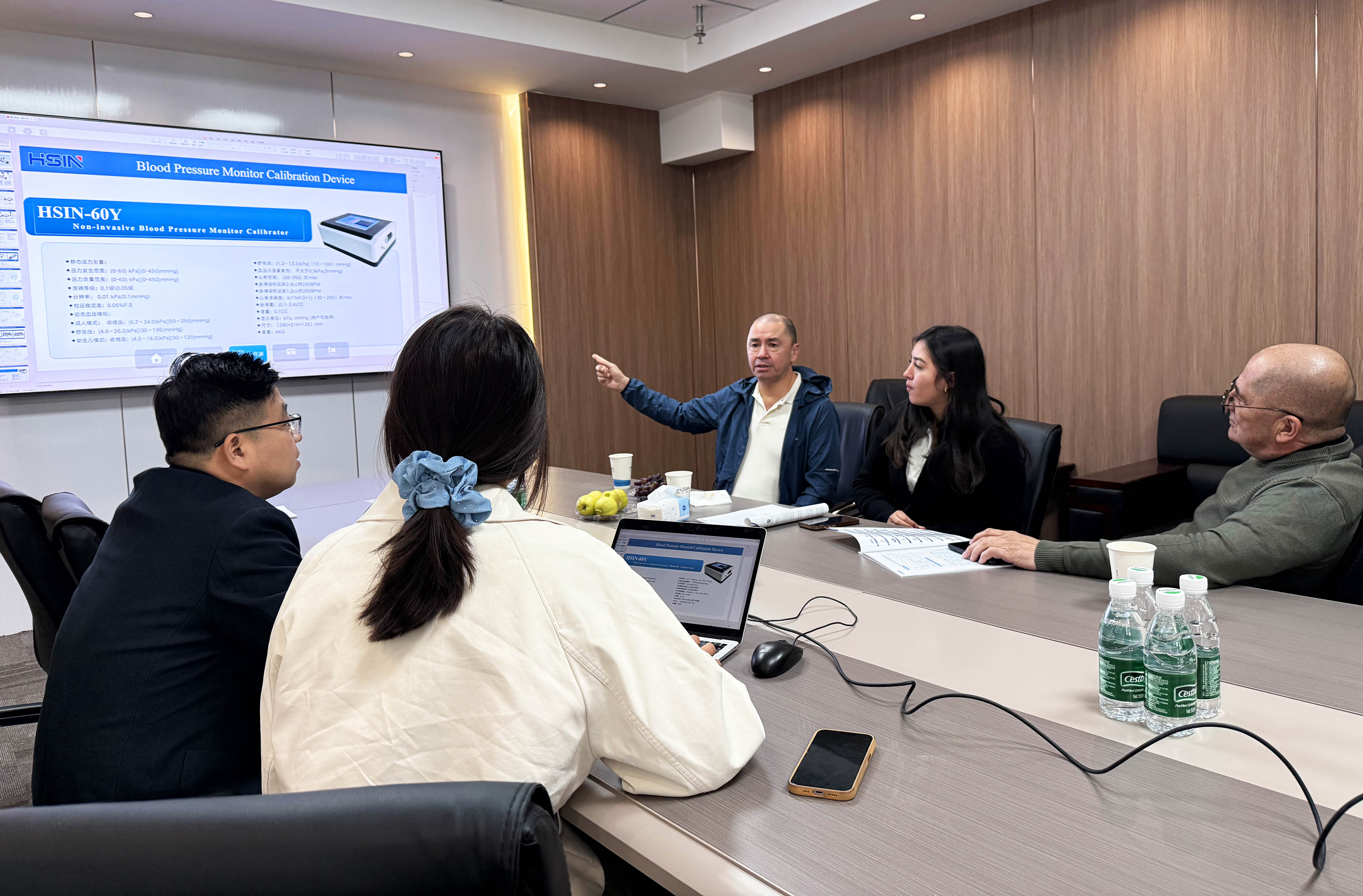 哥伦比亚客户到访2024澳门原料网深化计量交流，蓄力开拓南美市场